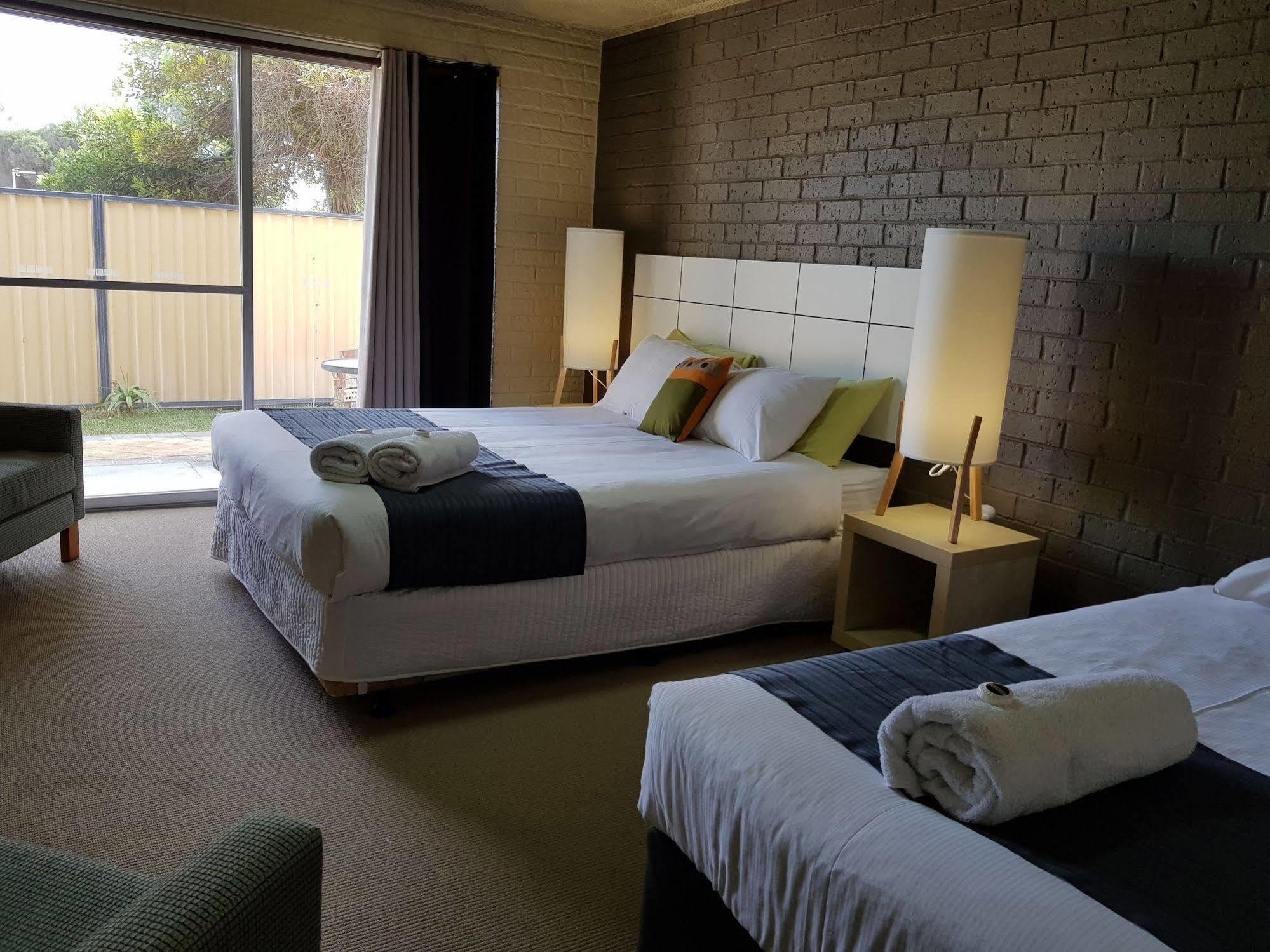 Lancelin Beach Hotel Exterior photo
