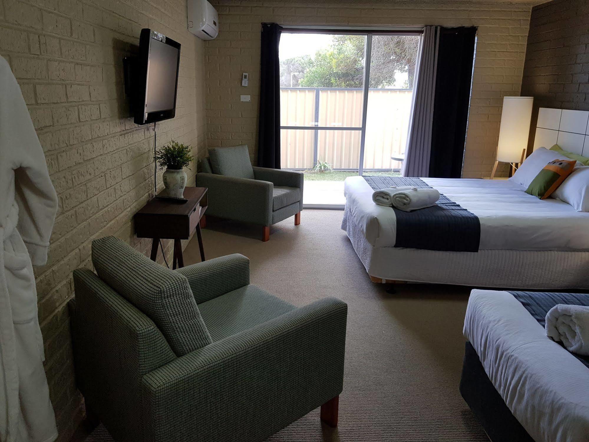 Lancelin Beach Hotel Exterior photo